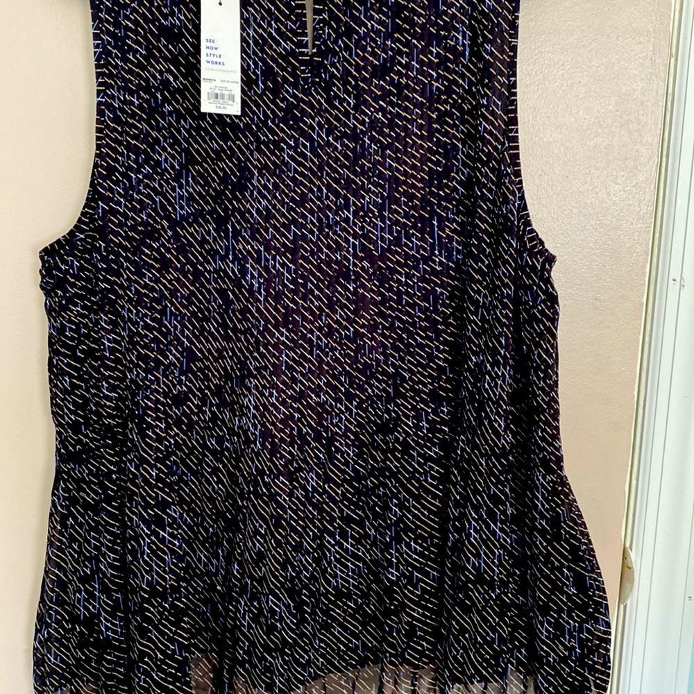 Sleeveless pleated blouse
